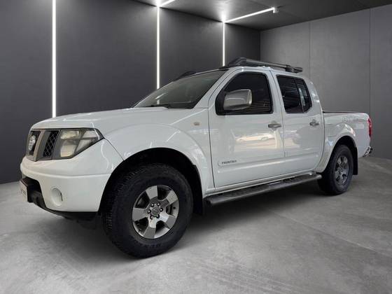 NISSAN FRONTIER 2.5 LE 4X4 CD TURBO ELETRONIC DIESEL 4P AUTOMÁTICO NISSAN FRONTIER 2.5 LE 4X4 CD TURBO ELETRONIC DIESEL 4P AUTOMÁTICO